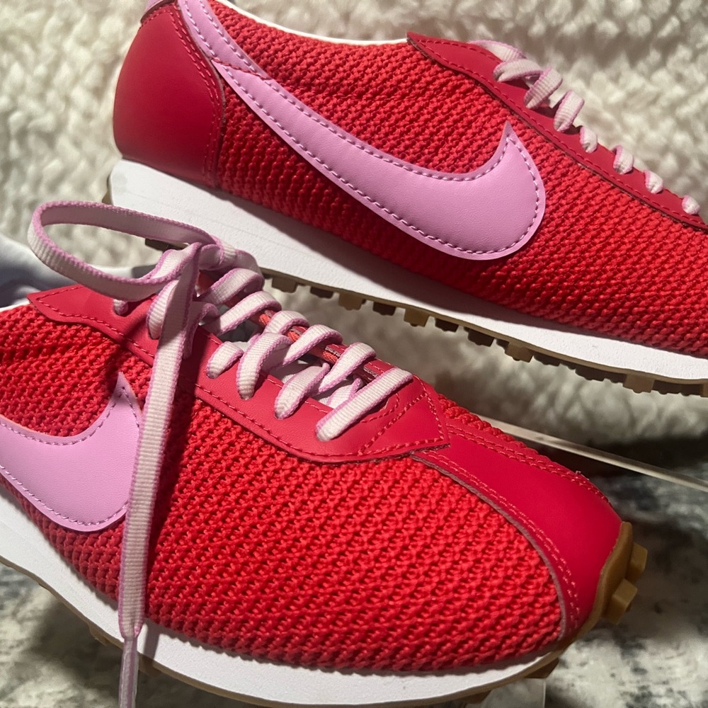 Nike - Picture 8 of 12